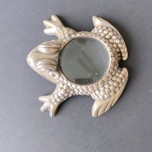 Frog magnifying glass 4”x4”